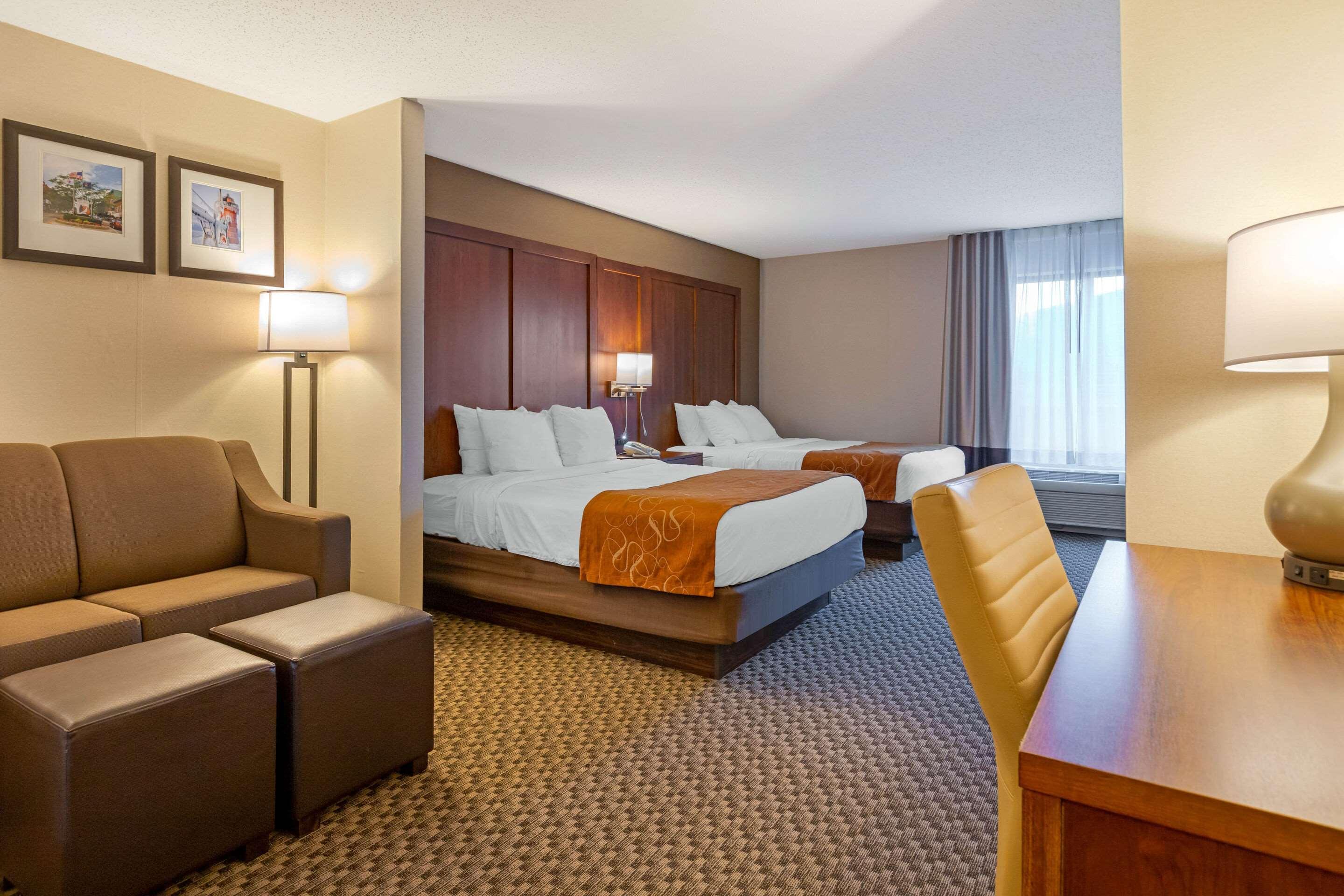 Comfort Suites South Haven Near I-96 Kültér fotó