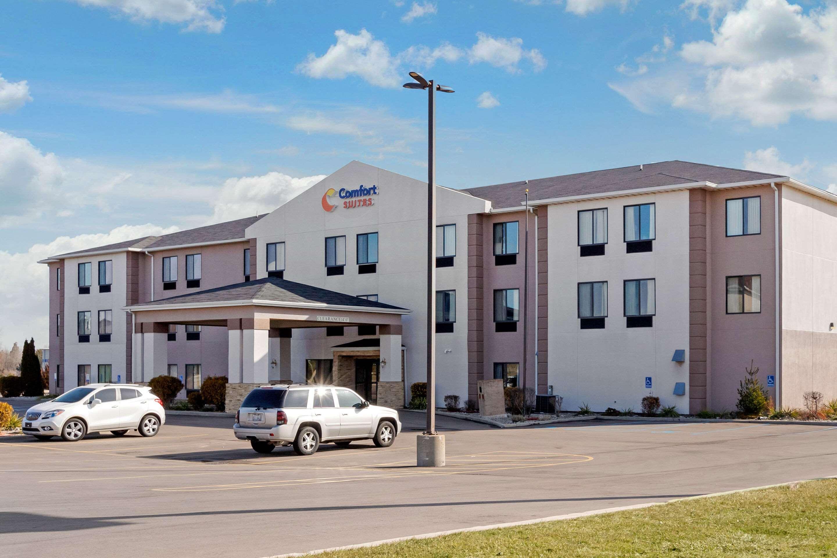 Comfort Suites South Haven Near I-96 Kültér fotó