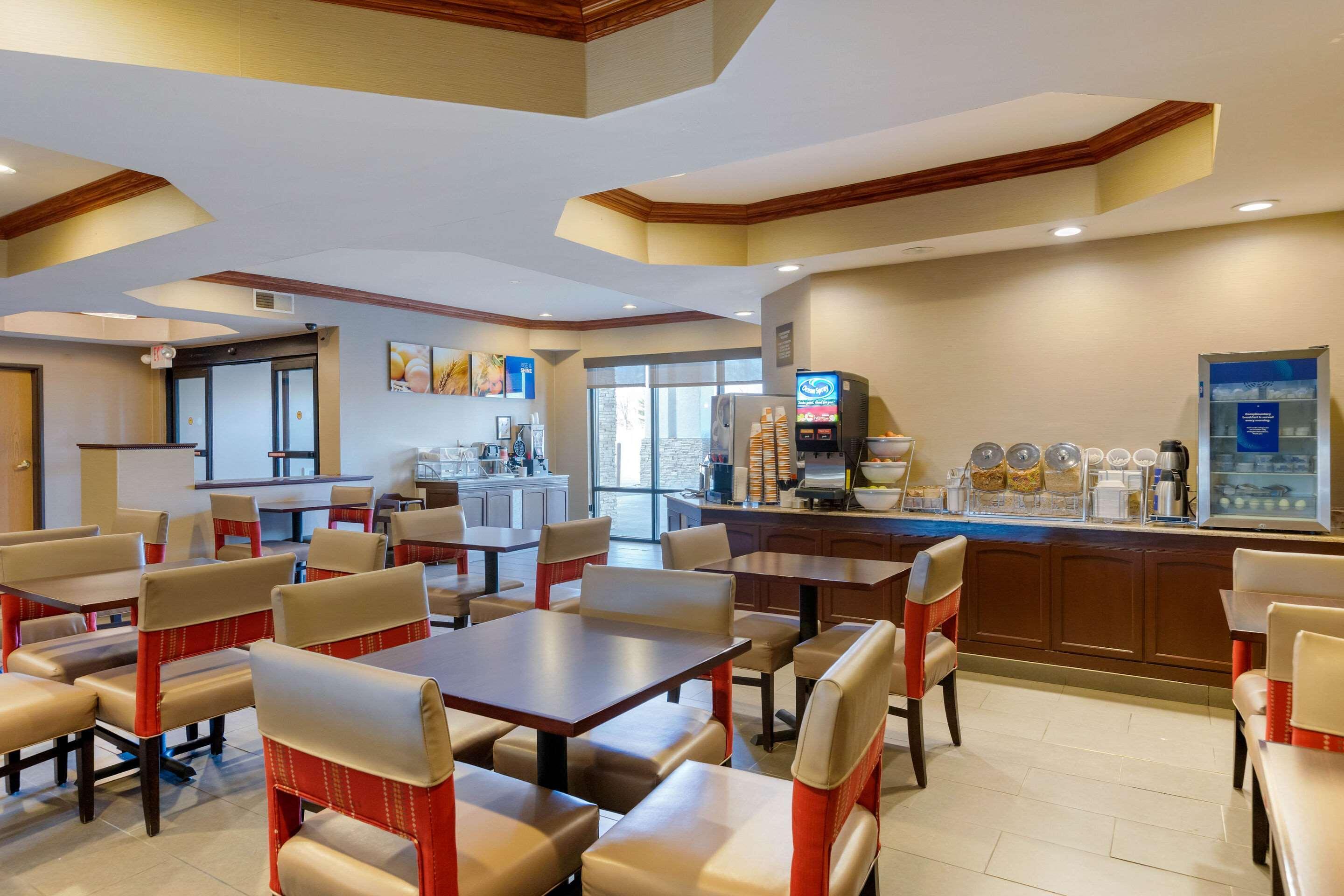 Comfort Suites South Haven Near I-96 Kültér fotó