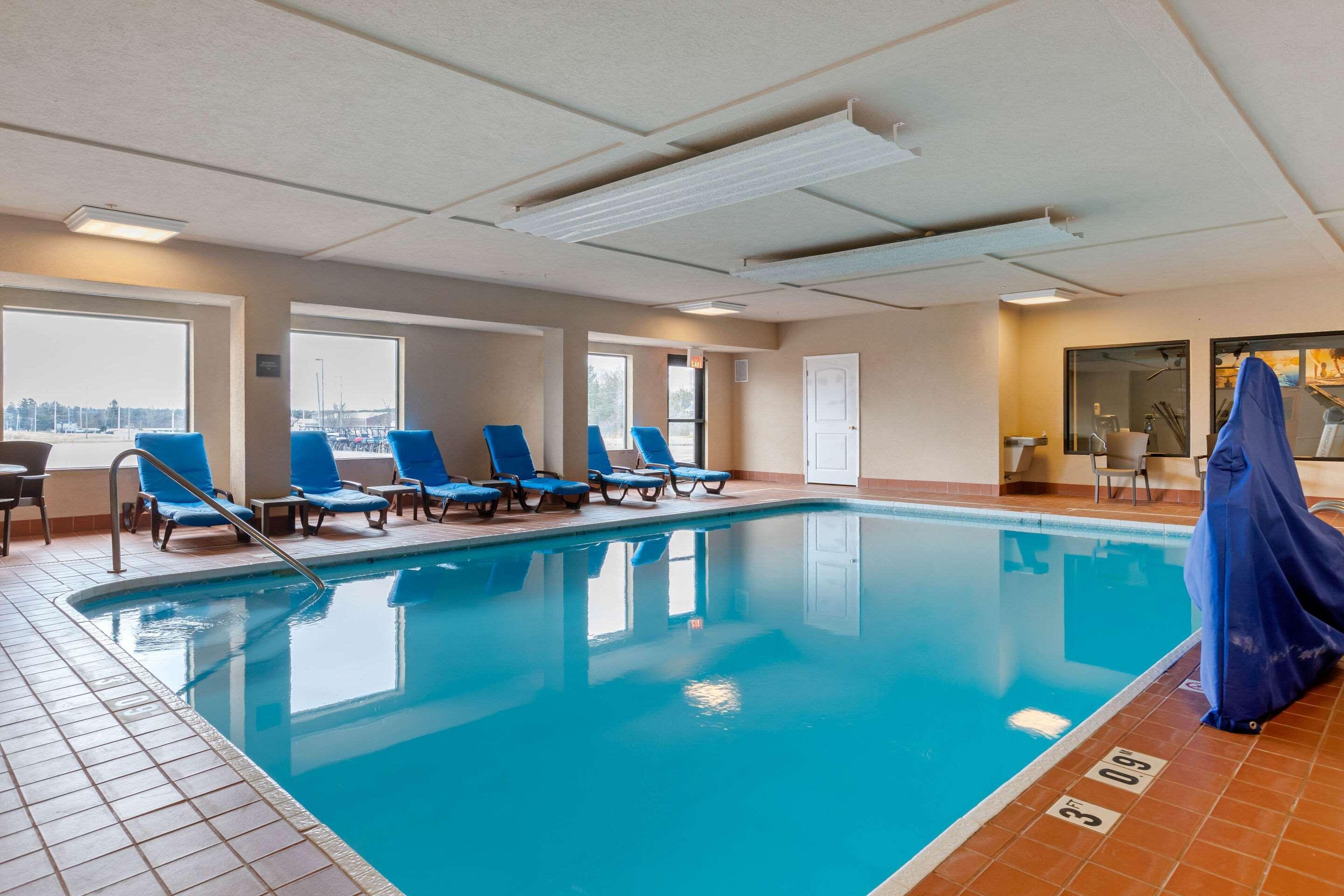 Comfort Suites South Haven Near I-96 Kültér fotó