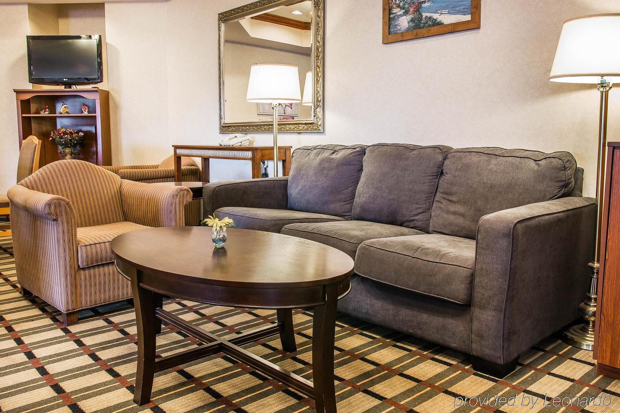 Comfort Suites South Haven Near I-96 Kültér fotó